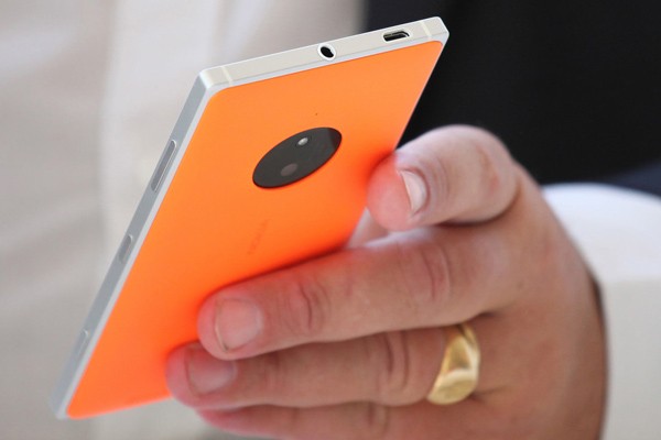 Lumia830_orange_1.jpg